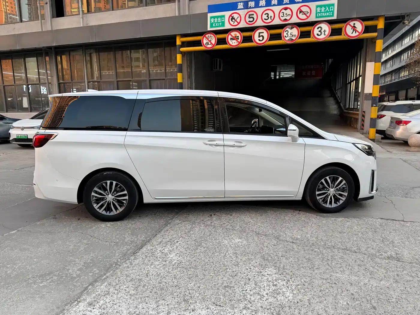 Buick GL8 2023 ES Luxury Edition — миниатюра 7