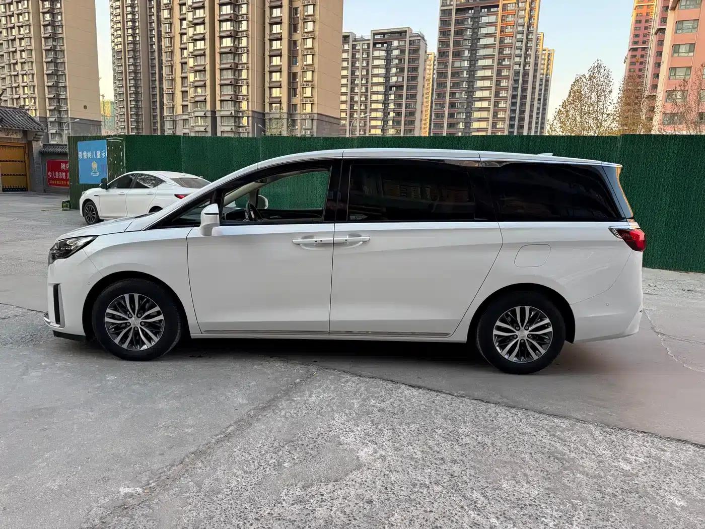 Buick GL8 2023 ES Luxury Edition — миниатюра 10