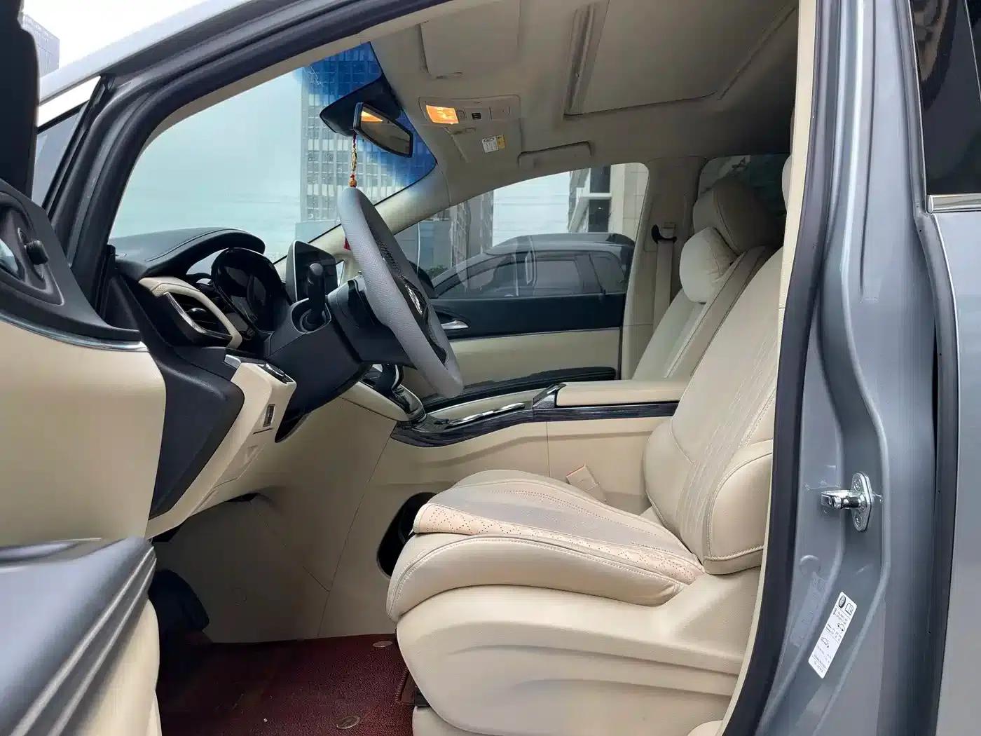 Buick GL8 2023 Land Business Class 652T Luxury — миниатюра 3