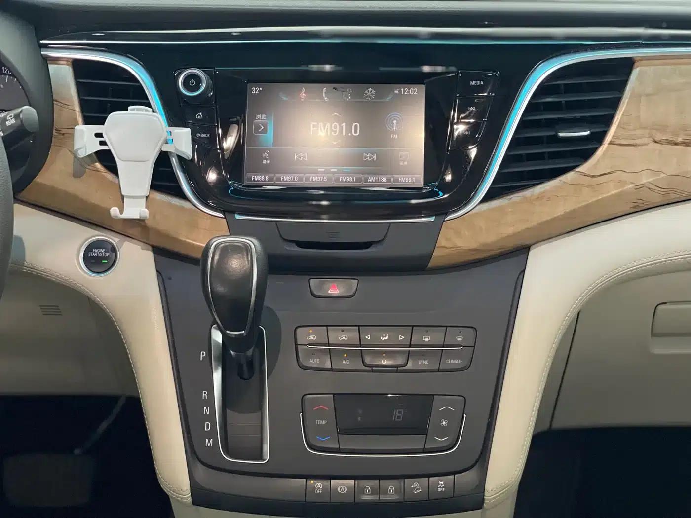 Buick GL8 2017 ES 28T Comfort Model (National V Emission Standard) — миниатюра 18