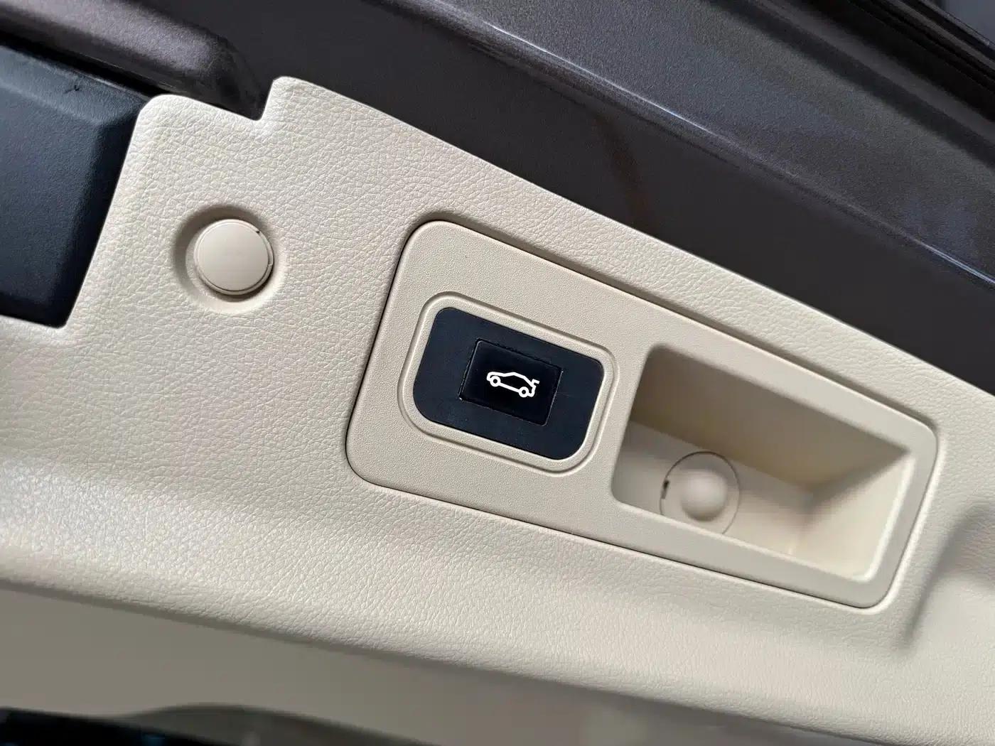 Buick GL8 2023 Facelift Land Business Class Luxury Edition — миниатюра 11