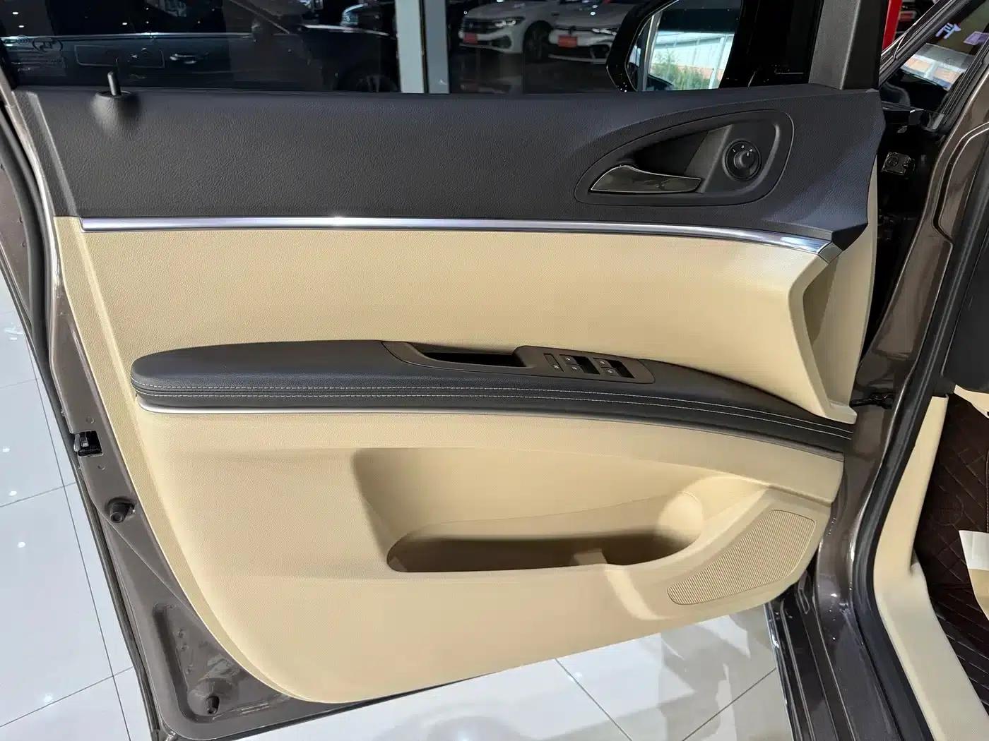 Buick GL8 2023 Facelift Land Business Class Luxury Edition — миниатюра 12