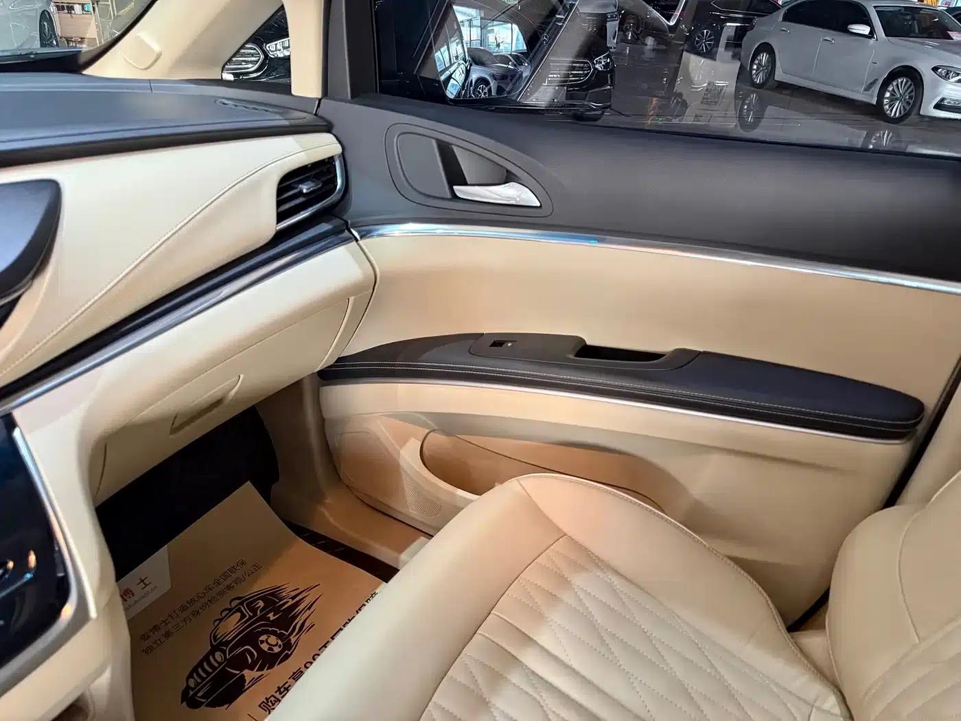 Buick GL8 2023 Facelift Land Business Class Luxury Edition — миниатюра 21