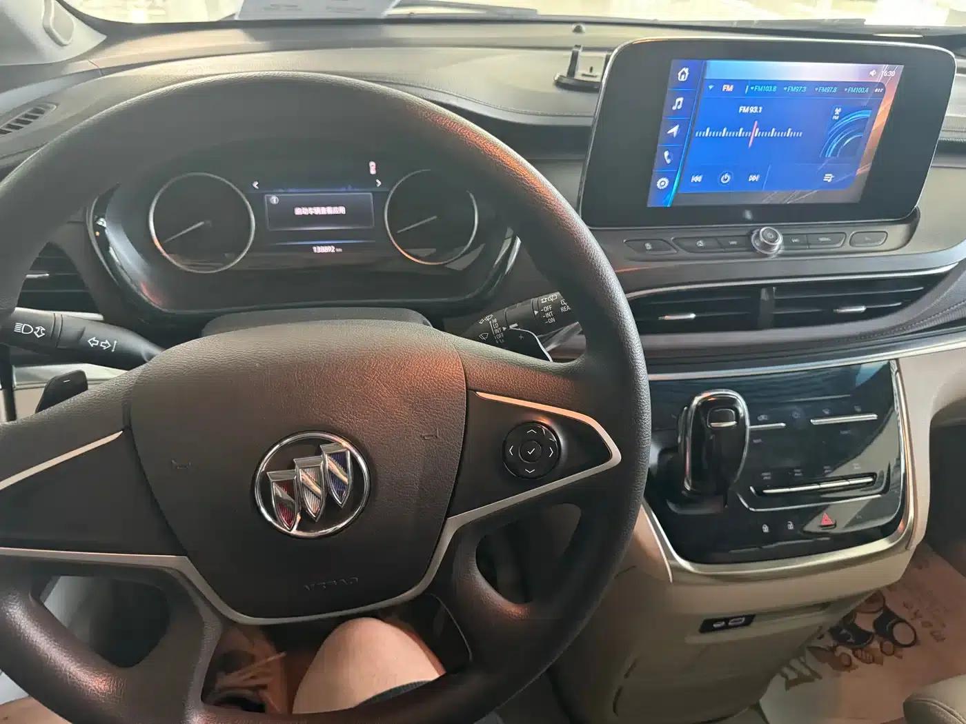 Buick GL8 2022 Land Business Class 652T Comfort — миниатюра 3