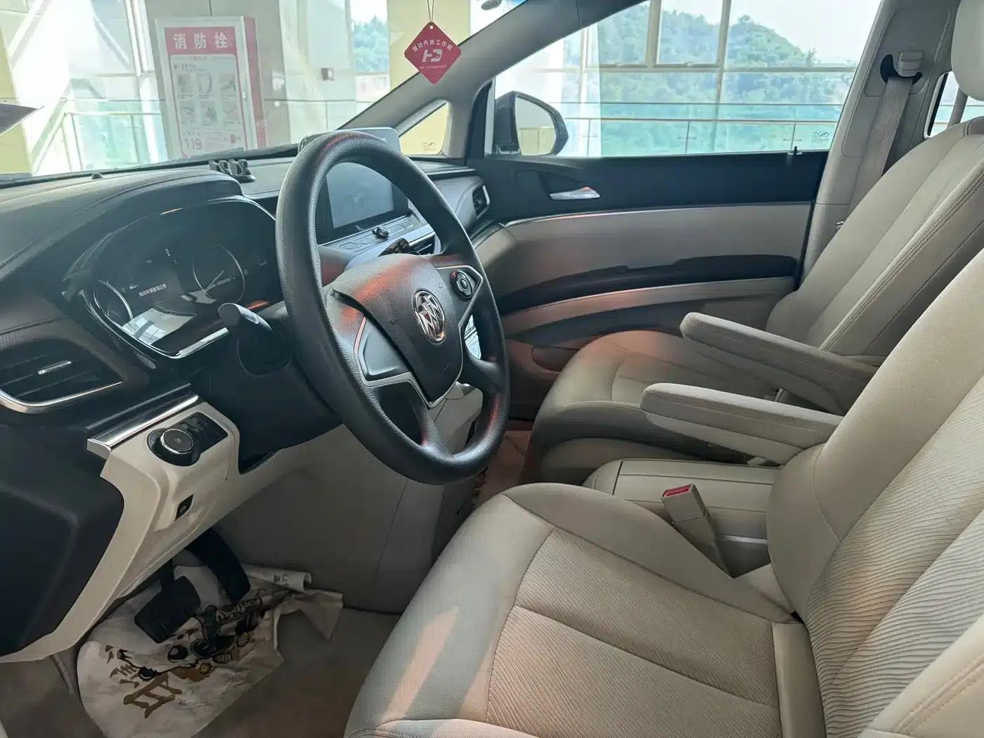 Buick GL8 2022 Land Business Class 652T Comfort — миниатюра 4