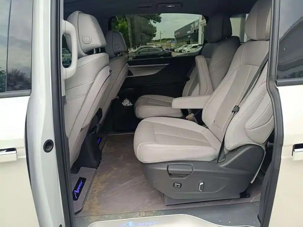 Buick GL8 2025 Luxury Smart Edition — миниатюра 7