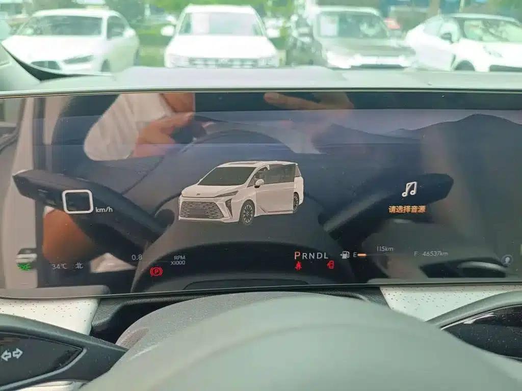 Buick GL8 2025 Luxury Smart Edition — миниатюра 10