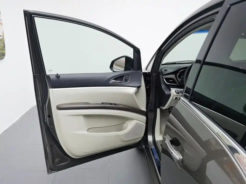 Buick GL8 2022 Land Business Class 652T Luxury — миниатюра 8