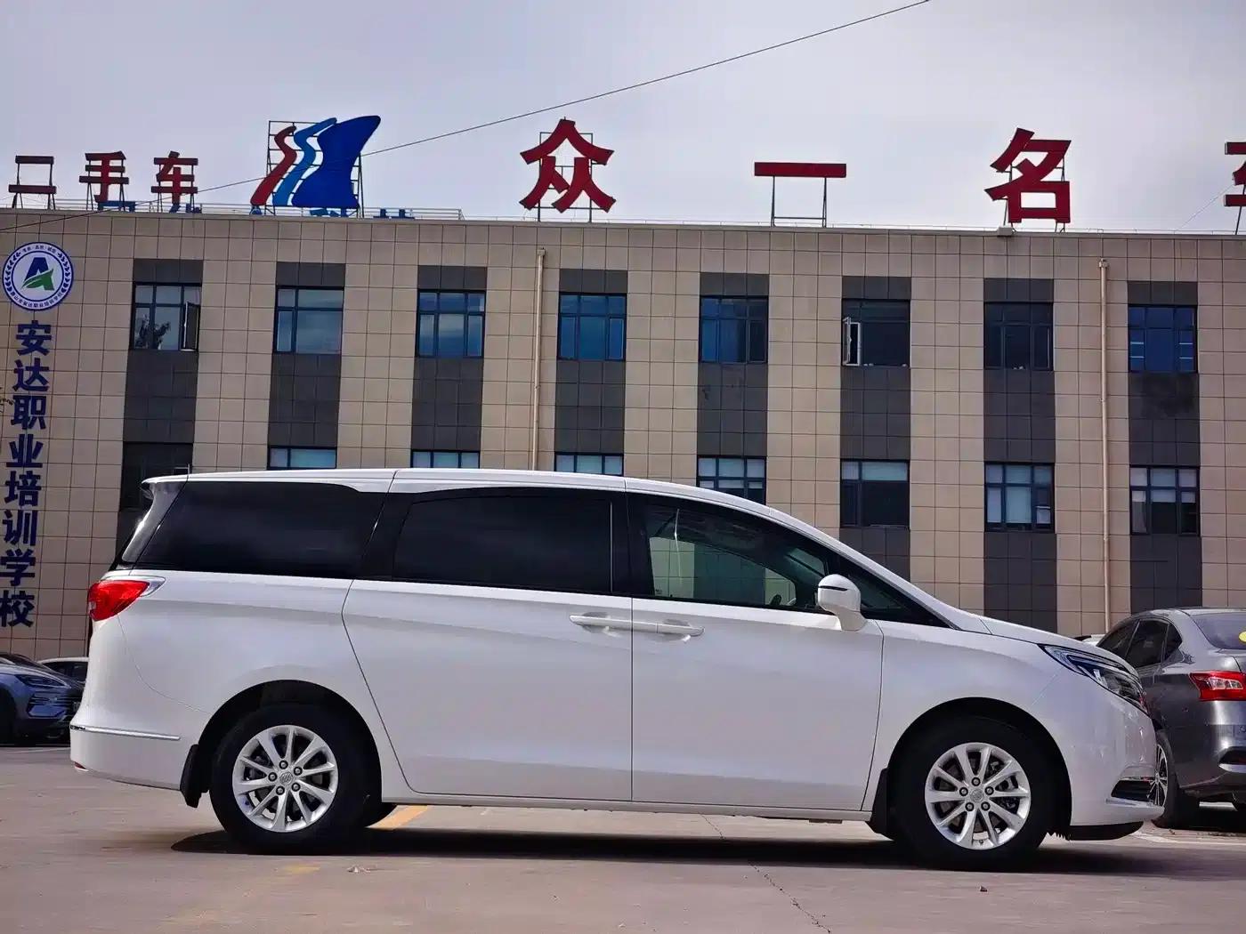 Buick GL8 2017 ES 28T Comfort Model (National V Emission Standard) — миниатюра 4