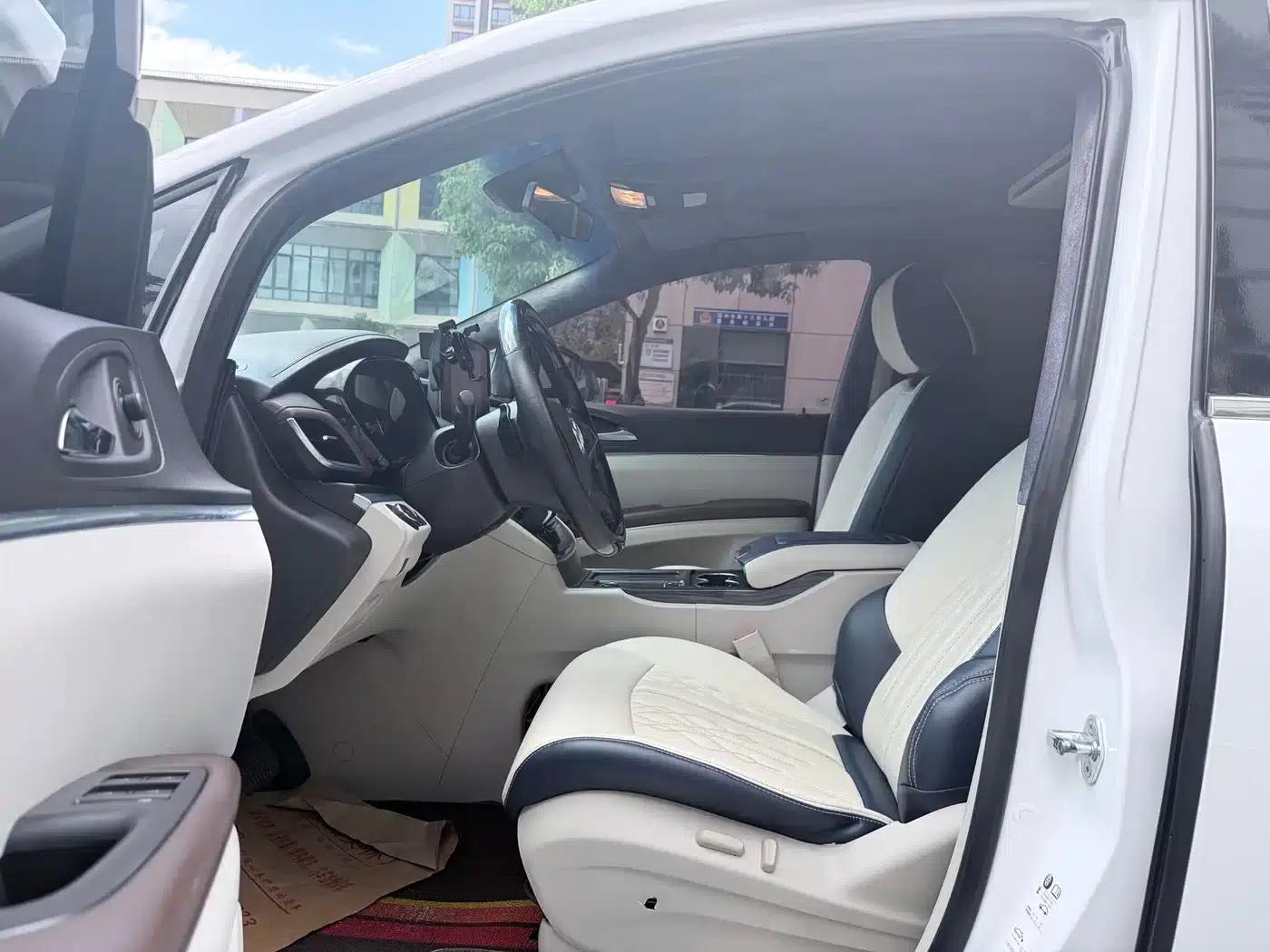Buick GL8 2020 Land Business Class 652T Comfort — миниатюра 6