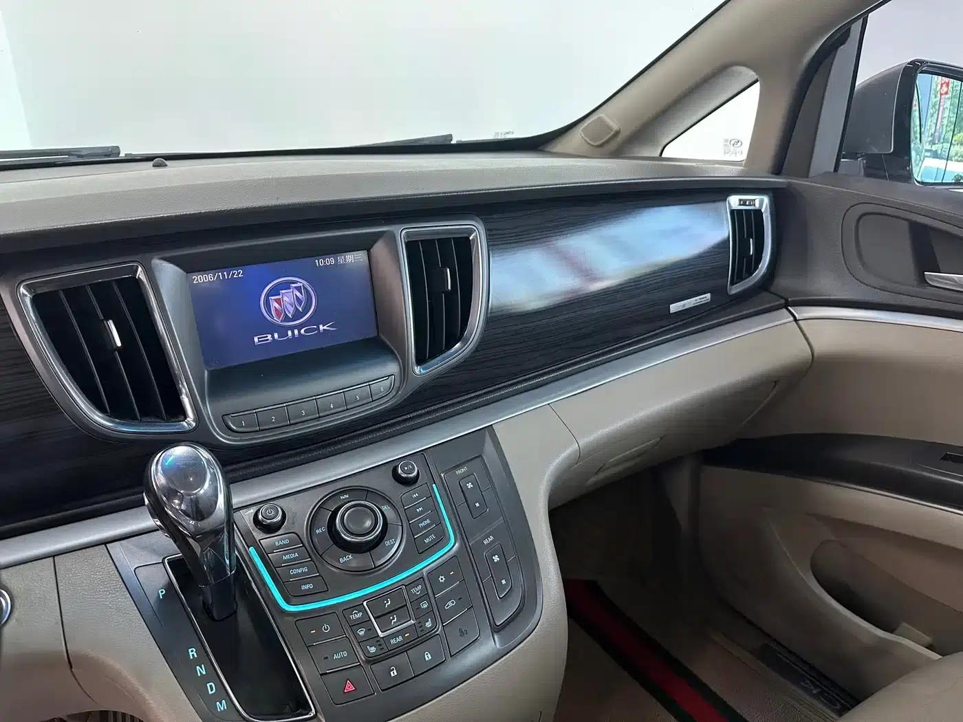 Buick GL8 2011 3.0L XT Luxury Business Flagship Edition — миниатюра 11
