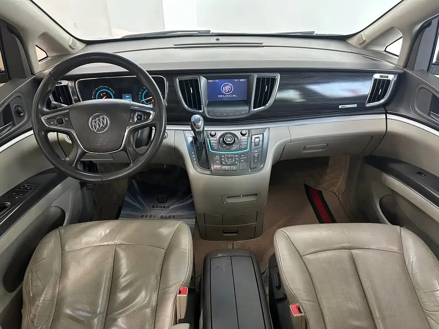Buick GL8 2011 3.0L XT Luxury Business Flagship Edition — миниатюра 14