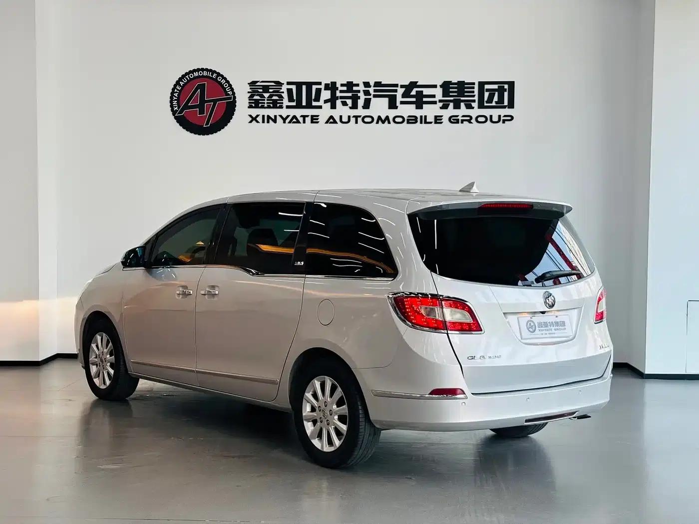 Buick GL8 2011 3.0L XT Luxury Business Flagship Edition — миниатюра 4
