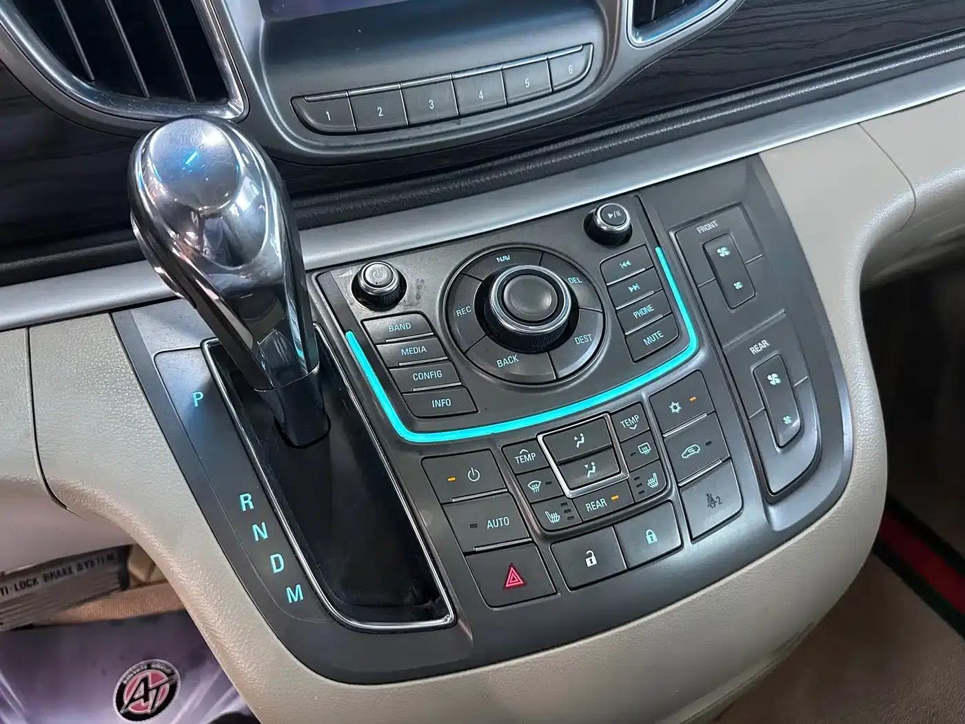 Buick GL8 2011 3.0L XT Luxury Business Flagship Edition — миниатюра 9