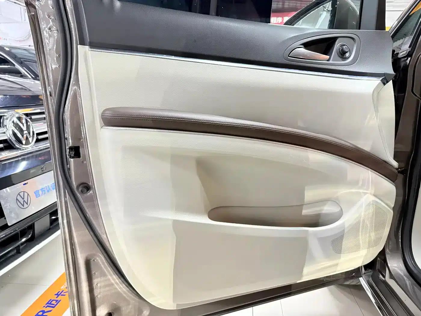 Buick GL8 2023 Land Business Class Comfort Edition — миниатюра 7