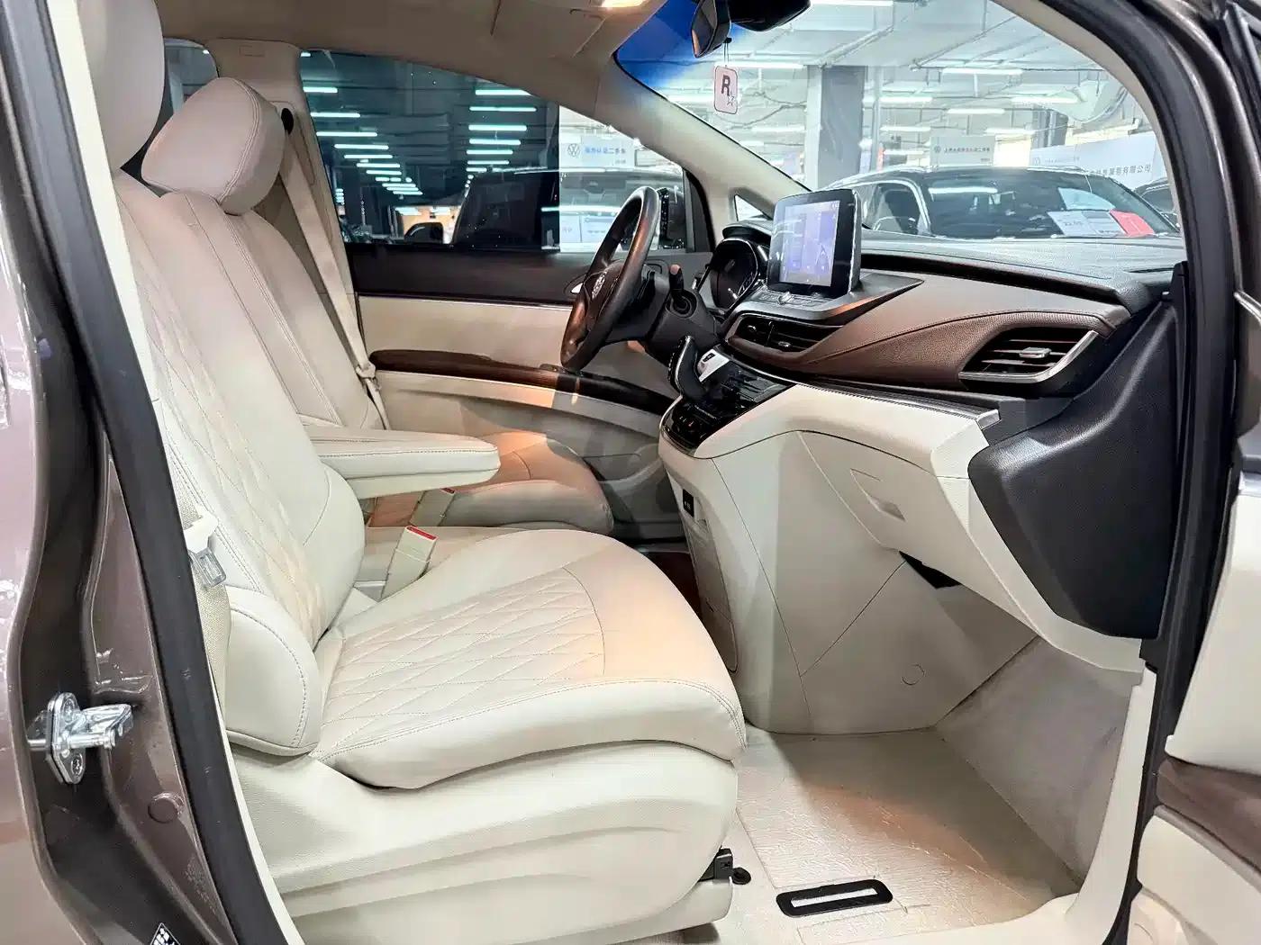 Buick GL8 2023 Land Business Class Comfort Edition — миниатюра 10