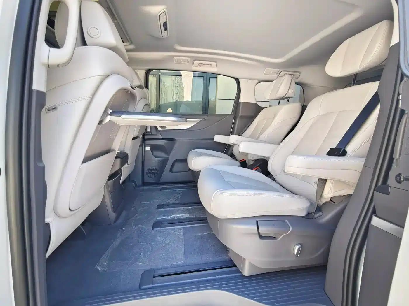 Buick GL8 2025 Luxury Smart Edition — миниатюра 11
