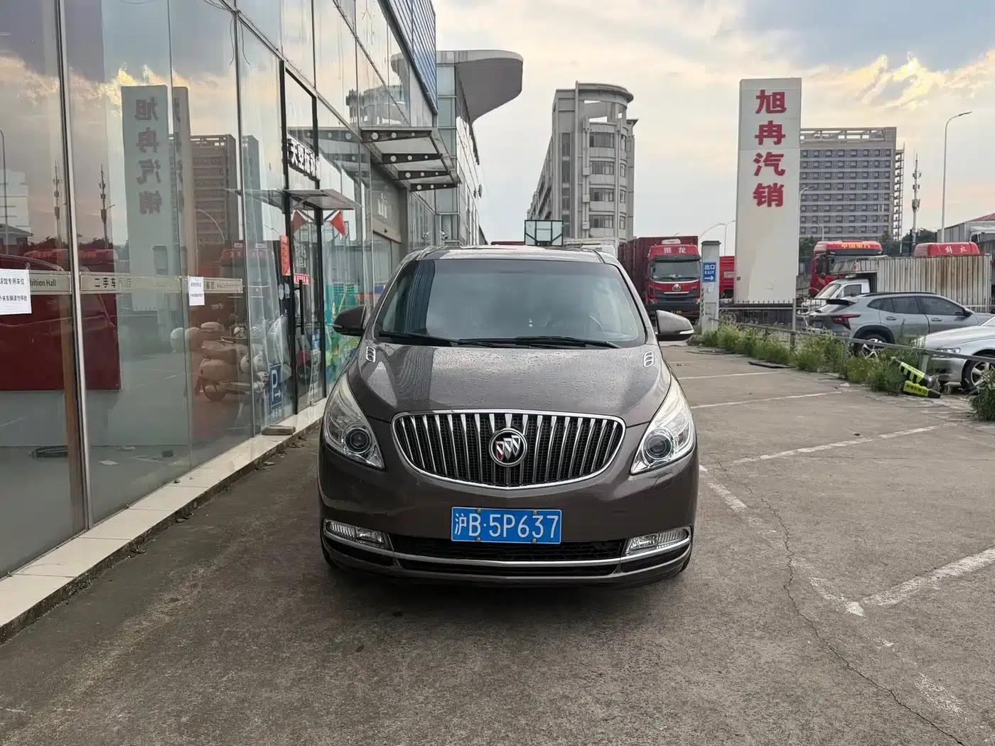 Buick GL8 2014 2.4L LT Luxury Business Executive Edition — миниатюра 1