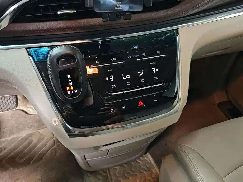 Buick GL8 2023 Land Business Class Smart Edition — миниатюра 14