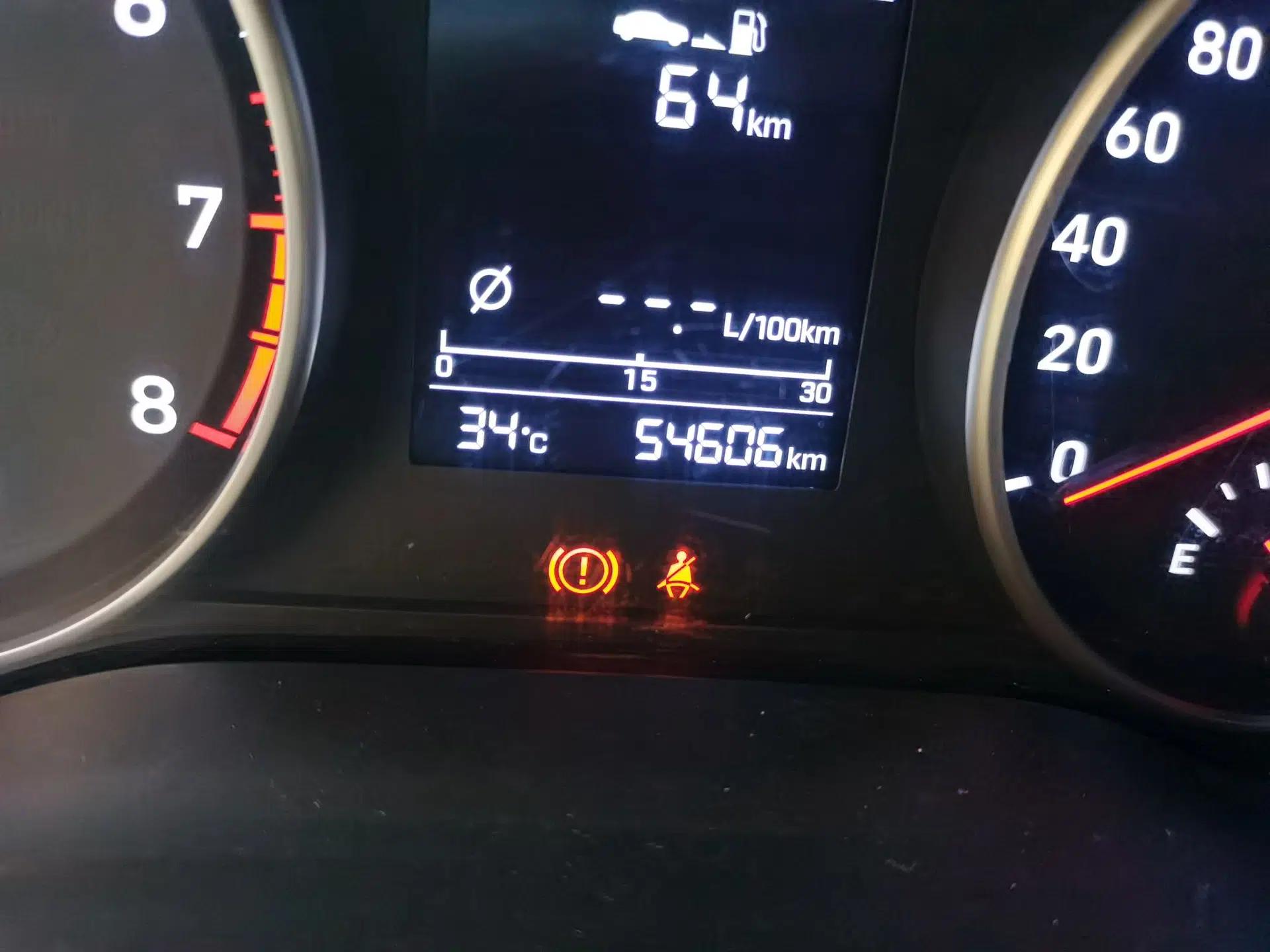 Hyundai Celesta 2018 1.6L Automatic GL Enjoyment Edition China VI compliant — миниатюра 12