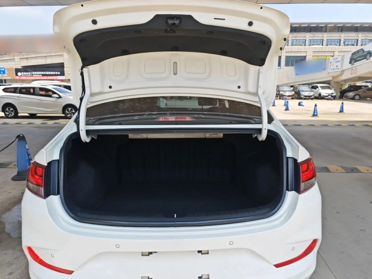 Hyundai Celesta 2020 1.6L Automatic GL Enjoyable Edition — миниатюра 27
