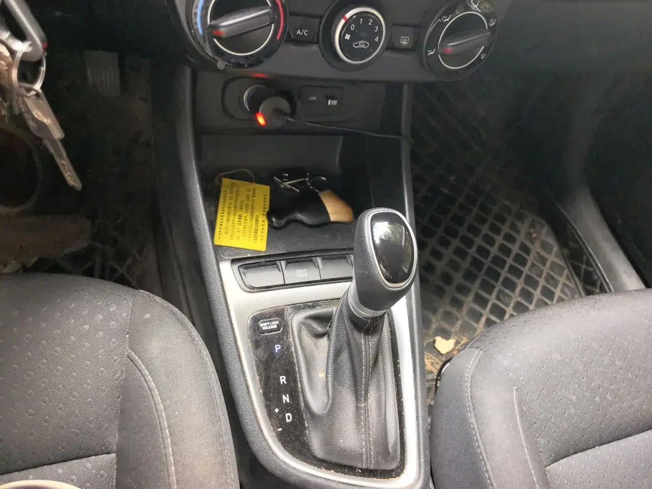 Hyundai Celesta 2020 1.6L Automatic GL Enjoyable Edition — миниатюра 14