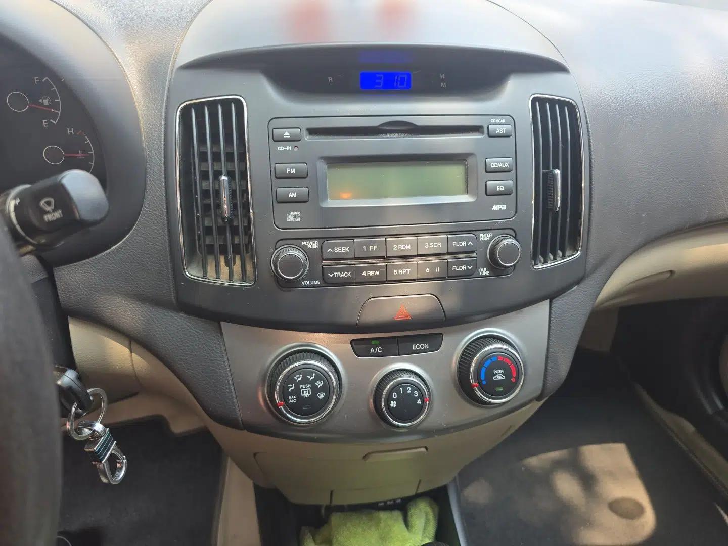 Hyundai Celesta 2011 1.6L Automatic Comfort Edition — миниатюра 13