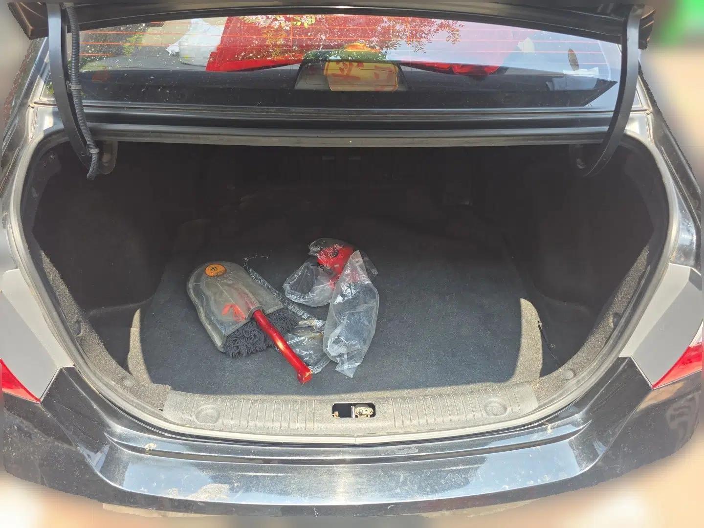 Hyundai Celesta 2011 1.6L Automatic Comfort Edition — миниатюра 19