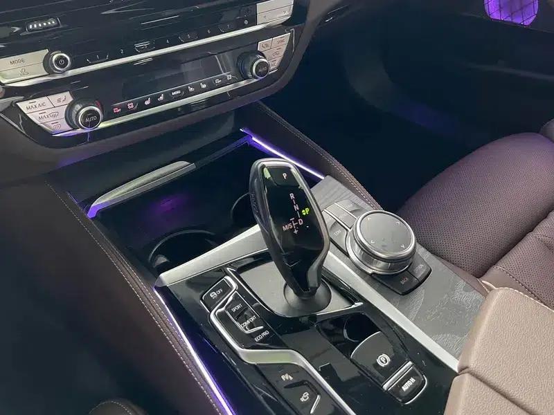 2023 BMW 5 Series 530Li Luxury M Sport Package — миниатюра 11