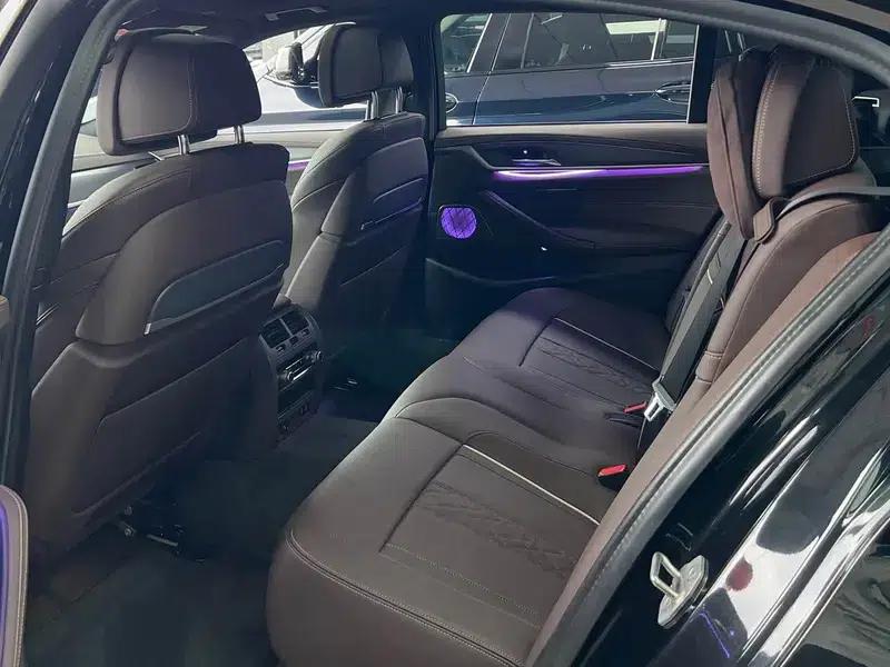 2023 BMW 5 Series 530Li Luxury M Sport Package — миниатюра 13