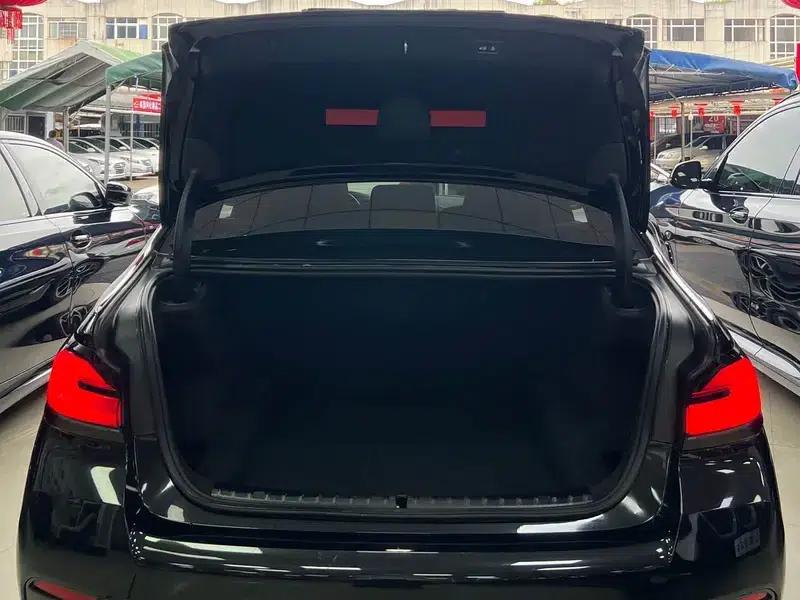 2023 BMW 5 Series 530Li Luxury M Sport Package — миниатюра 14