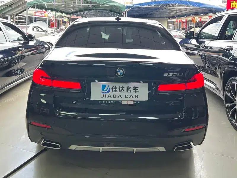 2023 BMW 5 Series 530Li Luxury M Sport Package — миниатюра 3