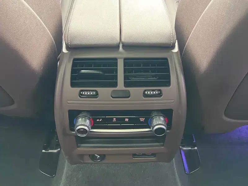 2023 BMW 5 Series 530Li Luxury M Sport Package — миниатюра 8