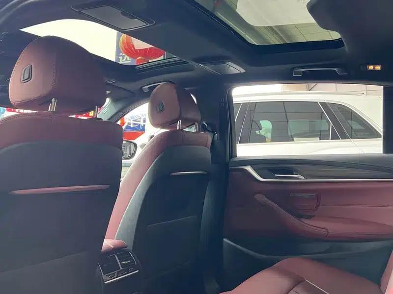 2022 BMW 5 Series 530Li Leading Edition M Sport Package — миниатюра 13