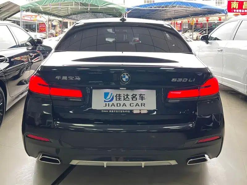 2022 BMW 5 Series 530Li Leading Edition M Sport Package — миниатюра 3