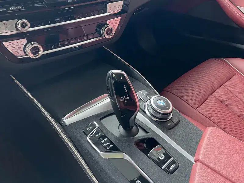 2022 BMW 5 Series 530Li Leading Edition M Sport Package — миниатюра 10