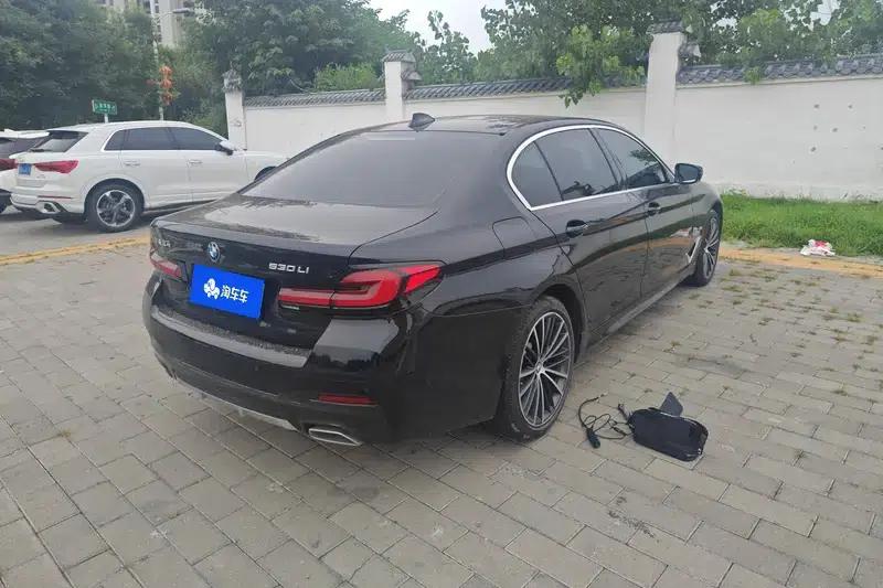 2023 BMW 5 Series Facelift 530Li Leading Edition M Sport Package — миниатюра 3