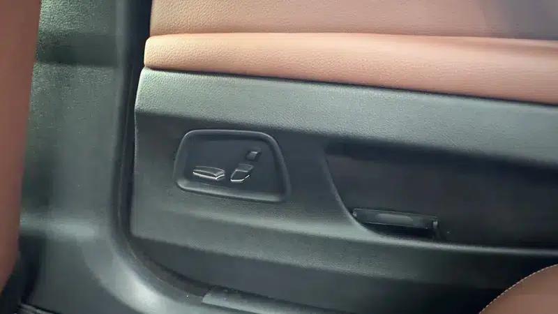 2014 BMW 5 Series 520Li Elegant Edition — миниатюра 15