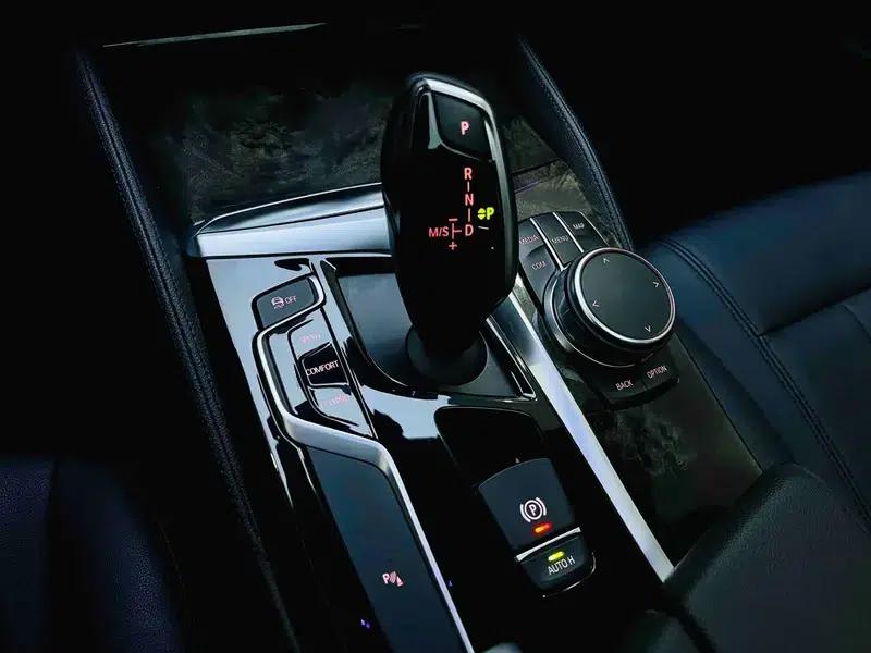 2018 BMW 5 Series 525Li M Sport Package — миниатюра 14