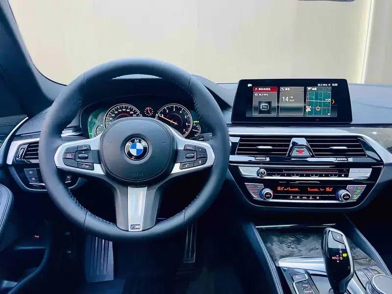 2018 BMW 5 Series 525Li M Sport Package — миниатюра 15