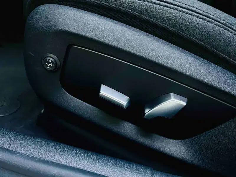 2018 BMW 5 Series 525Li M Sport Package — миниатюра 7