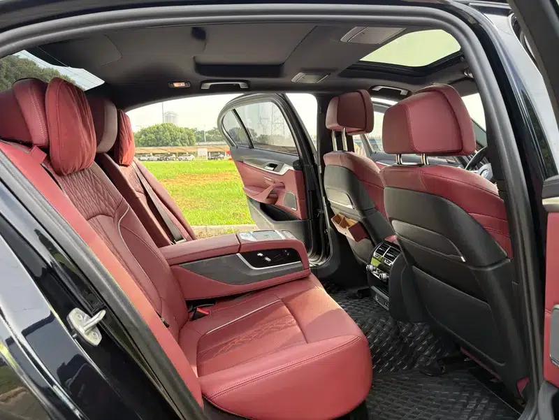 2022 BMW 5 Series, third facelift, 530Li Luxury M Sport Package — миниатюра 15