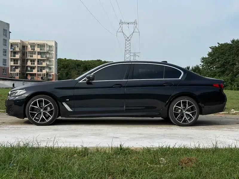 2022 BMW 5 Series, third facelift, 530Li Luxury M Sport Package — миниатюра 4
