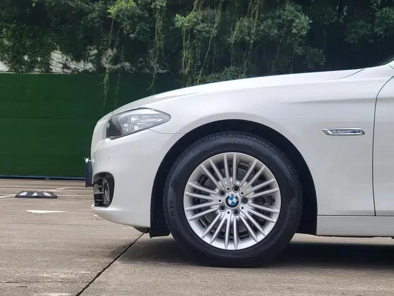 BMW 5 Series 2013 525Li Leading Edition — миниатюра 10