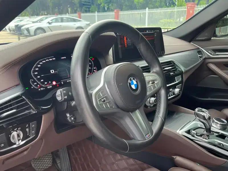 2022 BMW 5 Series, third facelift, 530Li Luxury M Sport Package — миниатюра 11