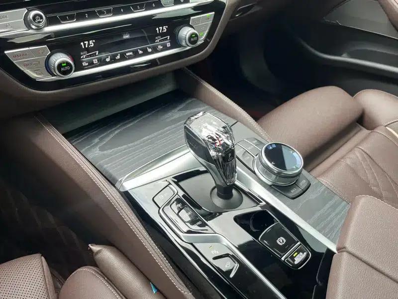 2022 BMW 5 Series, third facelift, 530Li Luxury M Sport Package — миниатюра 12