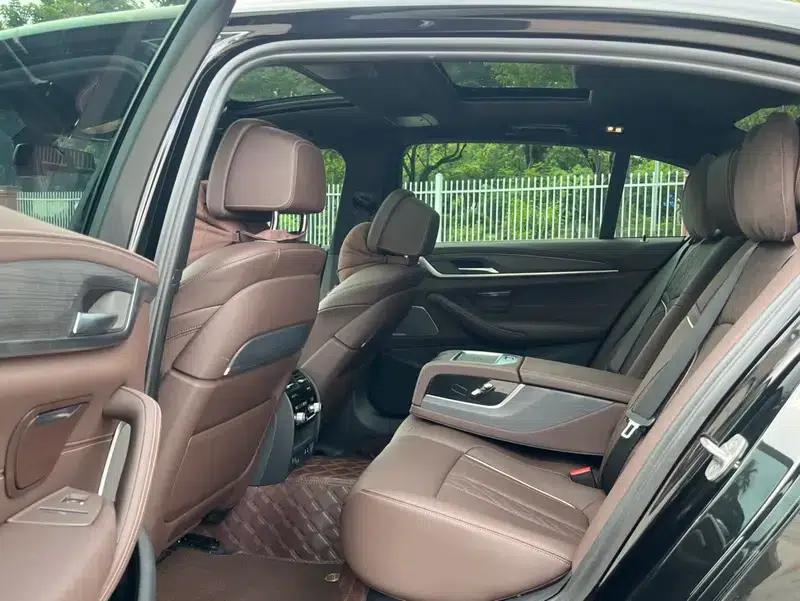 2022 BMW 5 Series, third facelift, 530Li Luxury M Sport Package — миниатюра 14