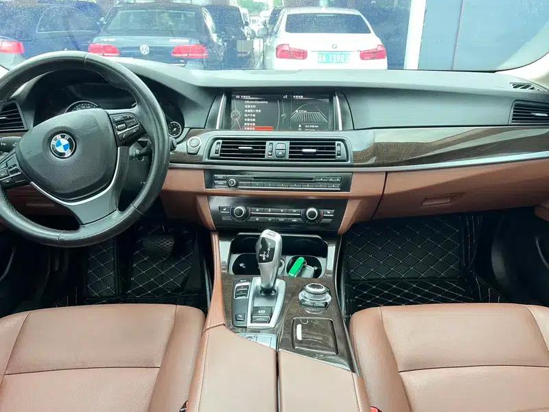2017 BMW 5 Series 525Li Luxury Design Package — миниатюра 11