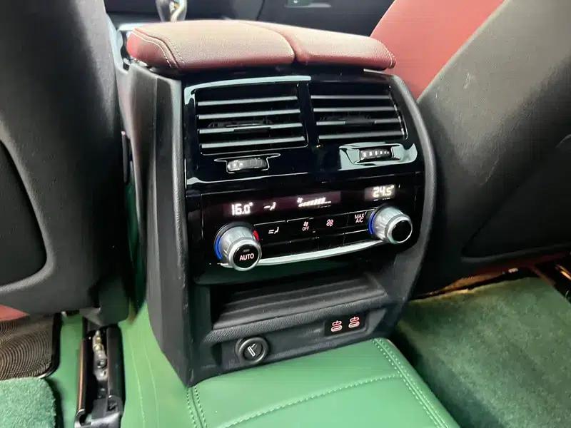 2023 BMW 5 Series 530Li Luxury M Sport Package — миниатюра 11