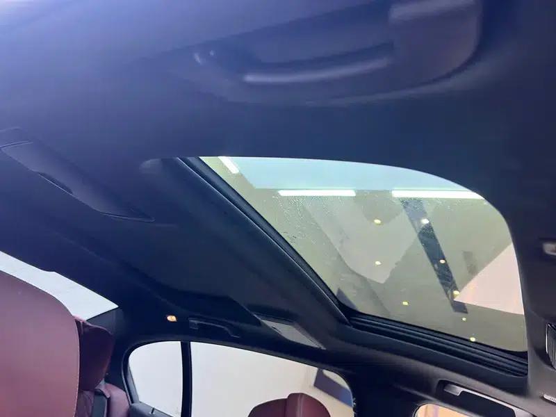 2023 BMW 5 Series 530Li Luxury M Sport Package — миниатюра 21